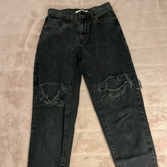 LEVI’S High Waisted Mom Jeans Black Distressed Size 26 - Picture 2 of 16